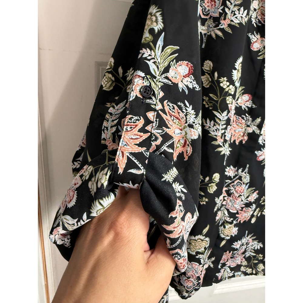 Terra & Sky Womens 3X Black Soot Floral Roll Tab Sleeve V-Neck Blouse - Picture 5 of 11